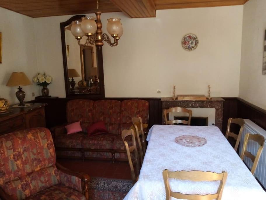 Gite Sous L' Orme Asquins Esterno foto